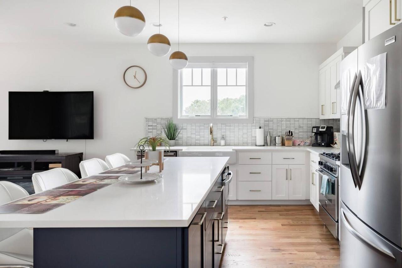 Brand New Luxury Near Downtown Ferienhaus